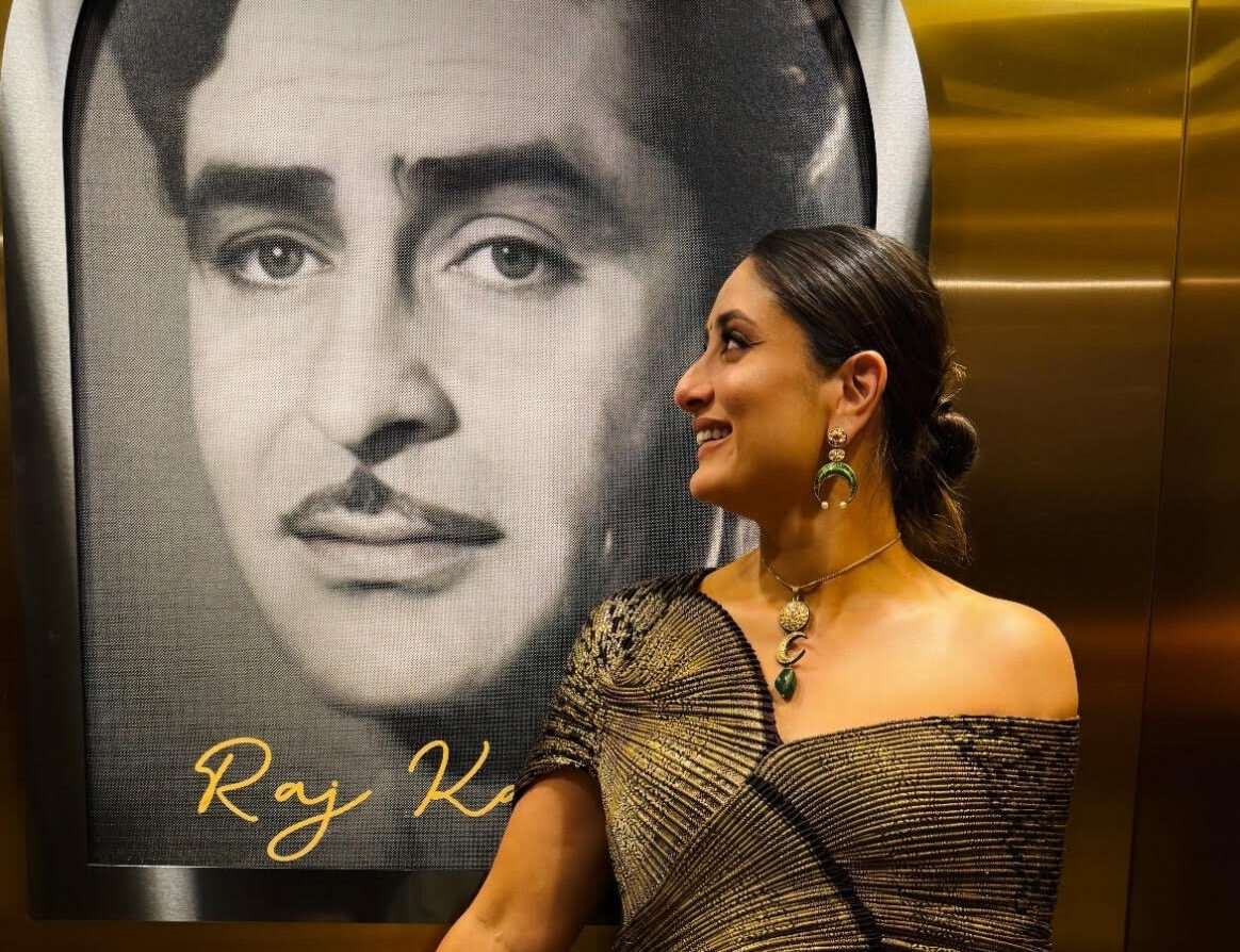 Kareena Kapoor shared a picture of her posing with a portrait of Raj Kapoor